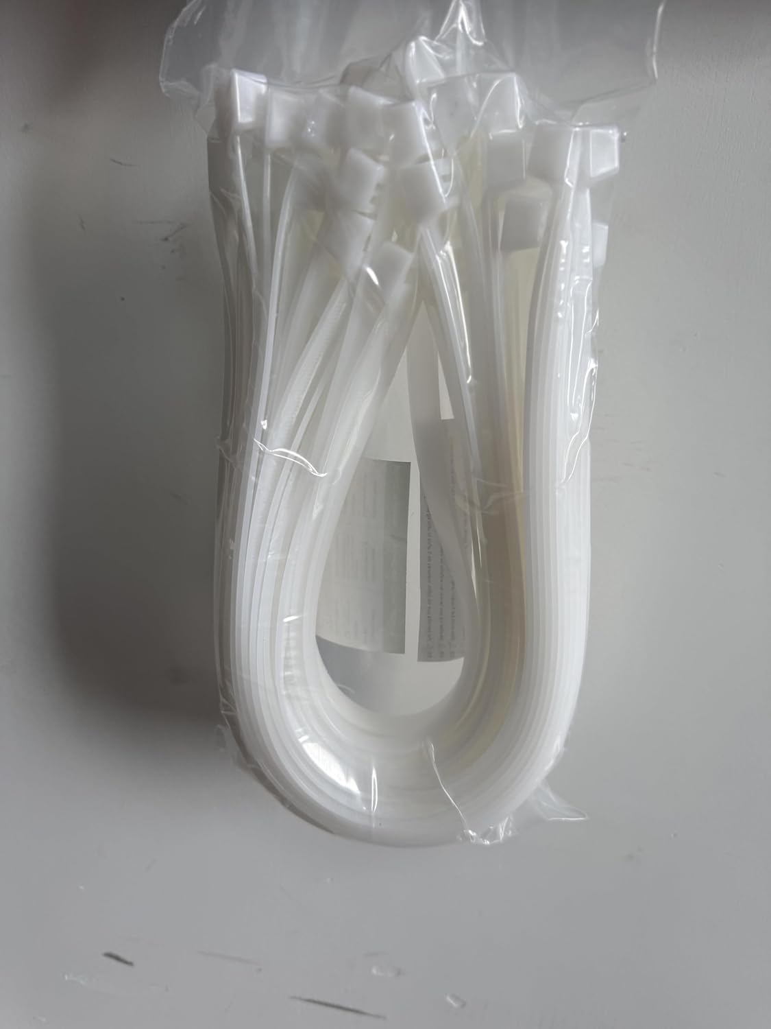 XINGO 60 inch White Zip Ties Heavy Duty 20 PCS, 250 lbs Ultra Strong Plastic Wire Ties, Large Cable Ties Extra Long Tie Wraps, Indoor and Outdoor UV Resistant