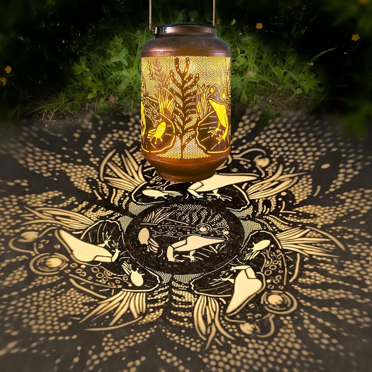 Frog Outdoor Solar Waterproof Light Retro Wrought Iron Hollow LED Light, Waterproof Garden Decorative Light, with Projection Function, Suitable for Balconies, Lawns, and Courtyard Landscapes.