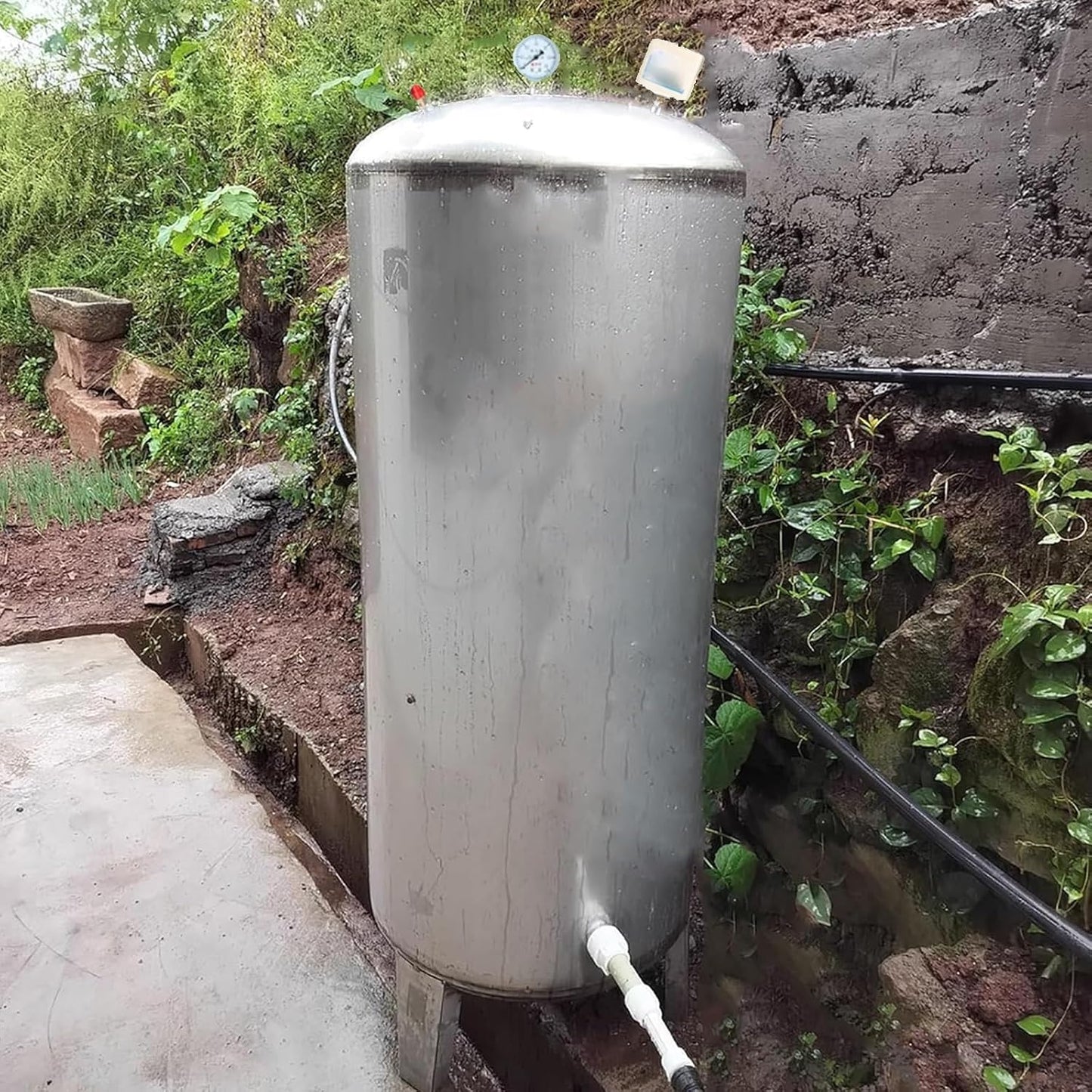 Water Supply System, Fully Automatic Well Water Storage Tank, Stainless Steel Pressure Tank with mounting Fittings for Well/Industrial Cleaning/Garden Watering(200L/52.8gal)